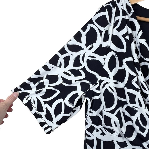 Anne Klein Black & White Floral Patterned Stretchy Dress with Side Ruching Sz 16 - Picture 5 of 11